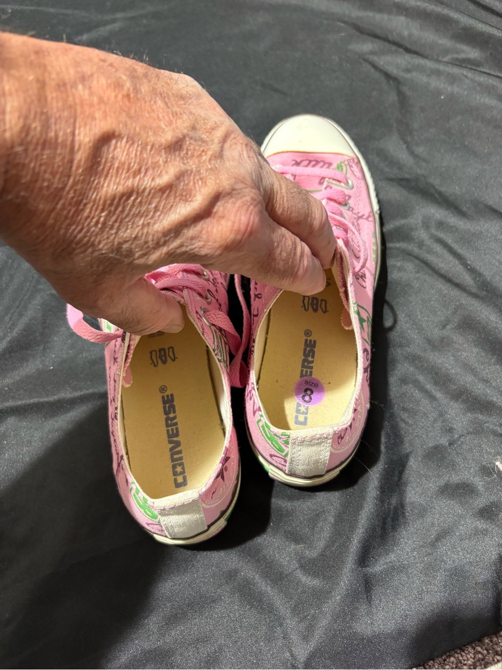 Pink Low-Top Women's Canvas Sneakers with Script Print - Picture 5 of 8
